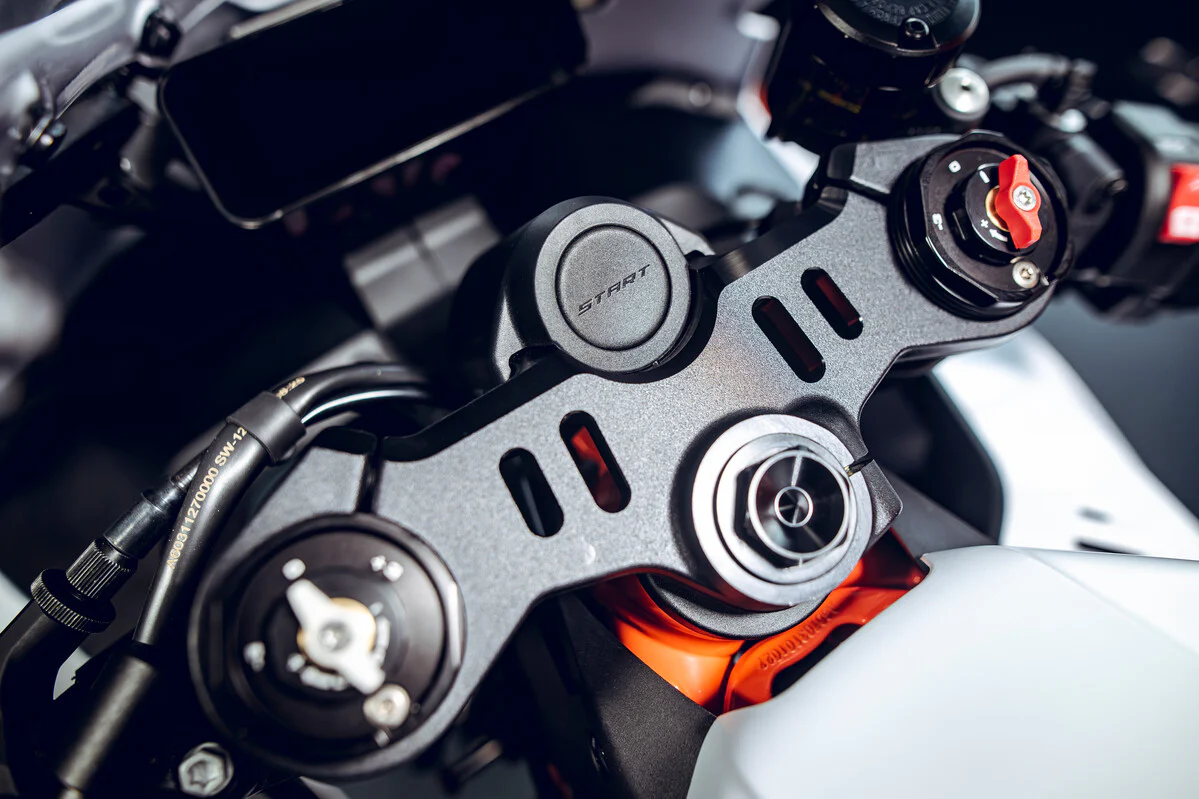 2026 KTM 990 RC R TRACK - Image 20