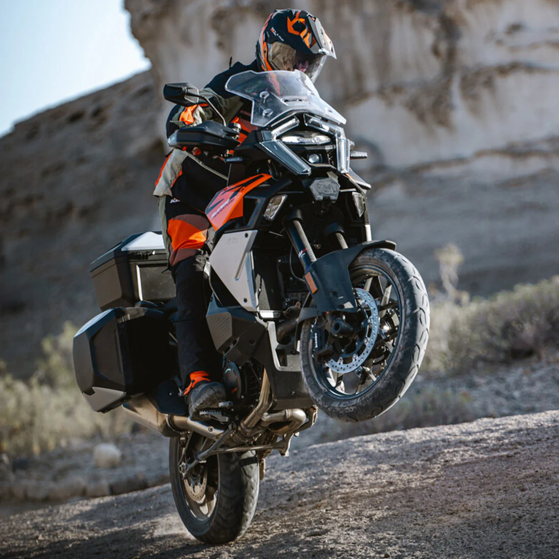 2027 KTM 1390 SUPER ADVENTURE S EVO - Image 9